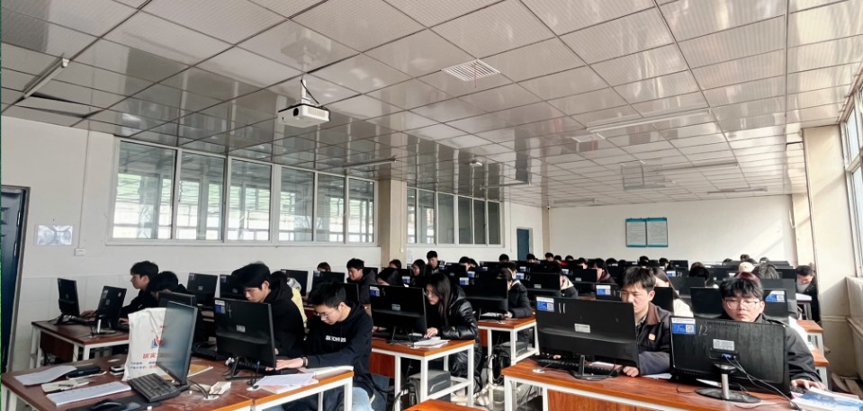 網(wǎng)絡(luò)開(kāi)發(fā)實(shí)訓(xùn)室.jpg
