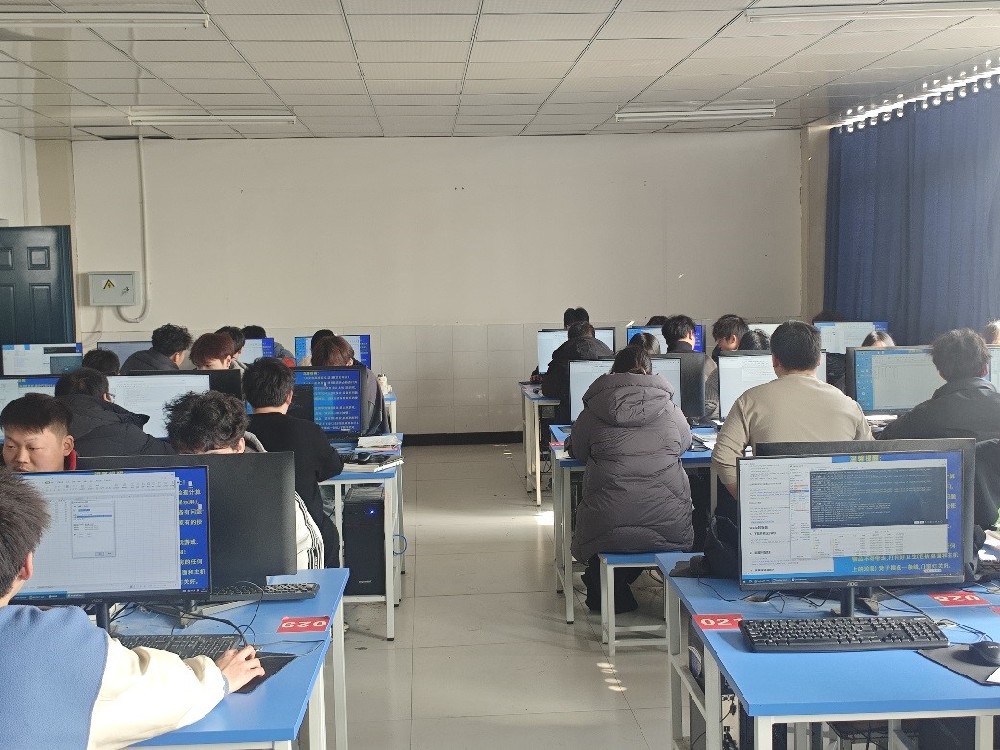 大數(shù)據(jù)實訓室.jpg